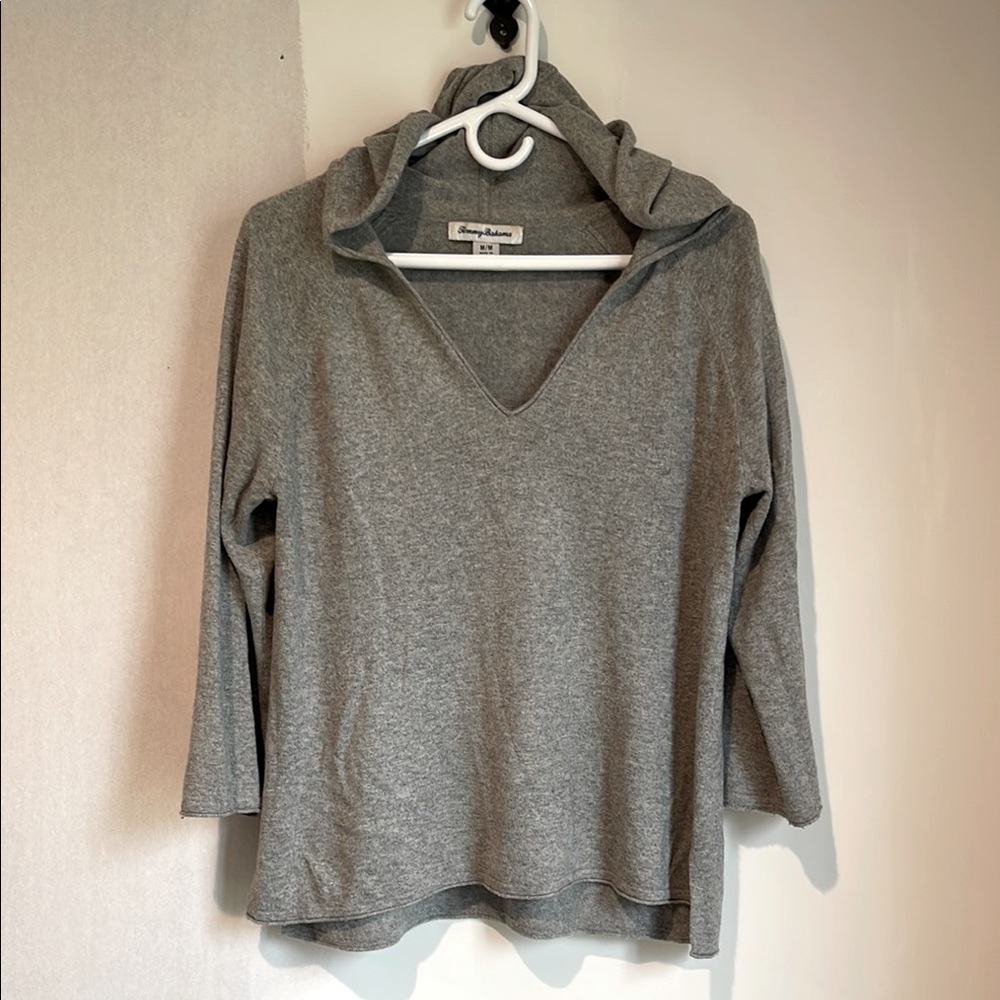Tommy Bahama lightweight wool three-quarter sleeve V-neck sweater size medium - Picture 2 of 5